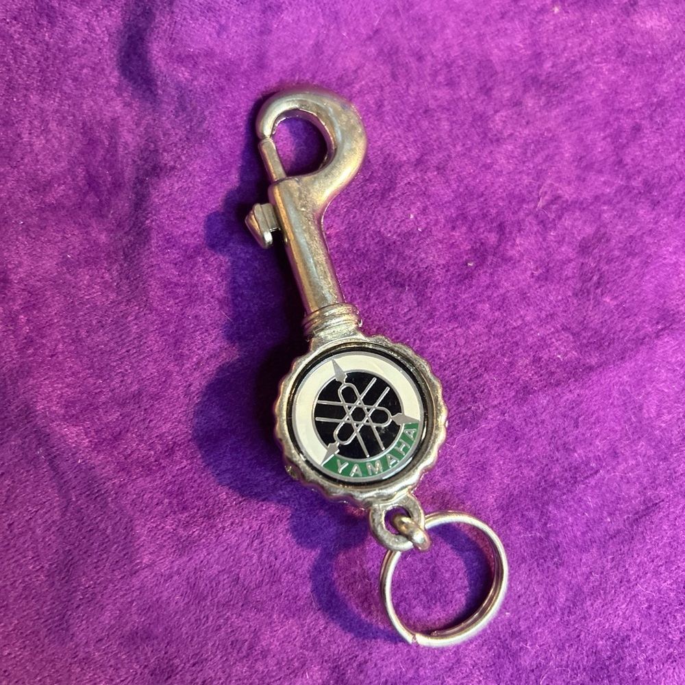 1980’s VINTAGE YAMAHA BOTTLE OPENER KEYCHAIN CLIP MADE IN ENGLAND YAMAHA MUSIC